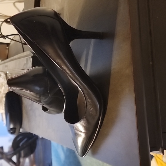 BCBG black heels - Picture 3 of 4